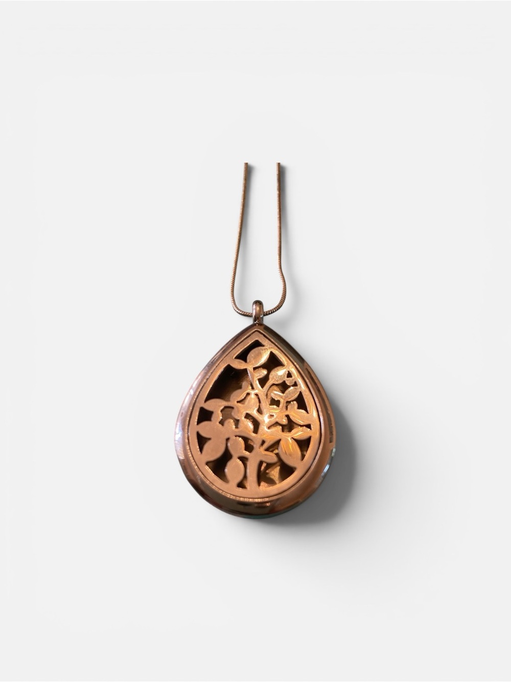 Aromatherapy Essential Oil Diffuser Pendant Necklace with Colorful Felt Pads